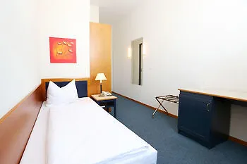 Hotel H24 Hoteltow 3*